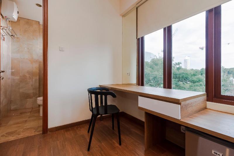 Reddoorz Plus @ Cbd Bintaro South Tangerang Экстерьер фото