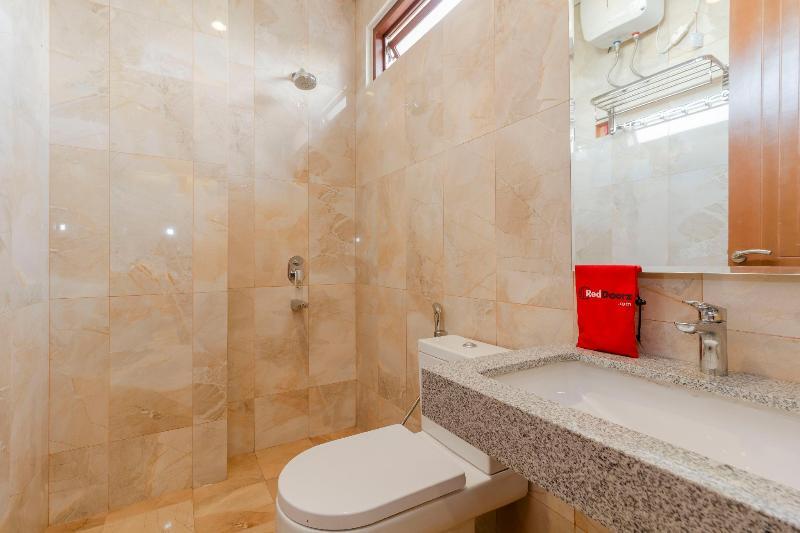 Reddoorz Plus @ Cbd Bintaro South Tangerang Экстерьер фото