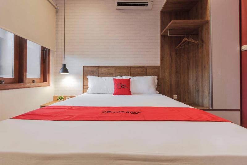 Reddoorz Plus @ Cbd Bintaro South Tangerang Экстерьер фото