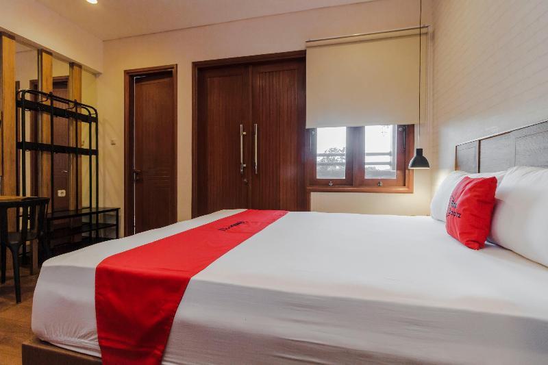Reddoorz Plus @ Cbd Bintaro South Tangerang Экстерьер фото